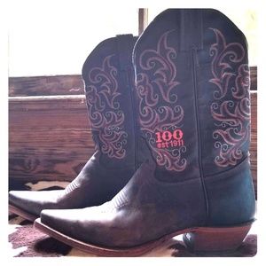 Tony Lama woman's cowboy boots sz 8